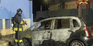 Due incendi di veicoli nella notte tra Casarano e Lecce