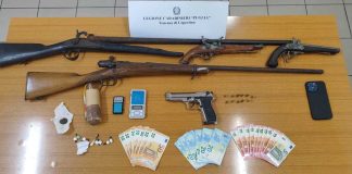 Droga, armi, ordigni e contanti in casa: arrestato 55enne a Copertino