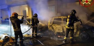 Due auto in fiamme nella notte a Nardò