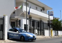 Tenta la fuga all'”alt” della Polizia e rischia di investire i pedoni: 35enne torna ai domiciliari