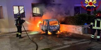 Auto in fiamme nel Leccese: due interventi nella notte a Corsano e Galatina