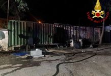 Scorrano, incendio in un container adibito a magazzino