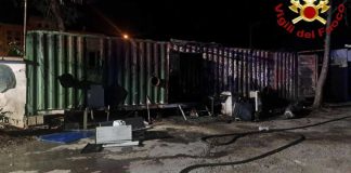 Scorrano, incendio in un container adibito a magazzino