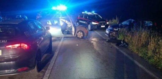 Incidente tra due auto nella notte in Salento, 5 feriti: grave un 18enne