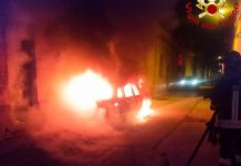 Auto in fiamme nella notte a Tiggiano
