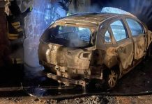 Auto in fiamme nella notte a Gallipoli