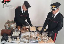 I Carabinieri intercettano auto rubata con all’interno preziosi: in 2 segnalati per ricettazione